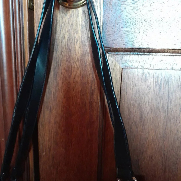 Vintage Indeed Black Leather Shoulder Bag - Picture 7 of 11